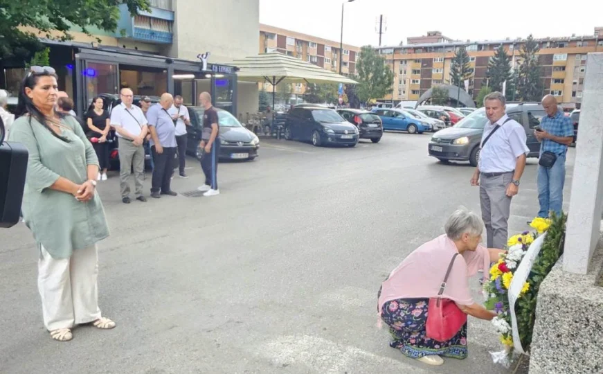 Obilježena godišnjica ubistva šest Sarajlija na Trgu Heroja: Među njima