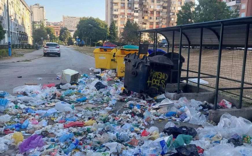 Trg heroja nakon koncerta na Grbavici: Srđan Srdić ogorčen prizorima